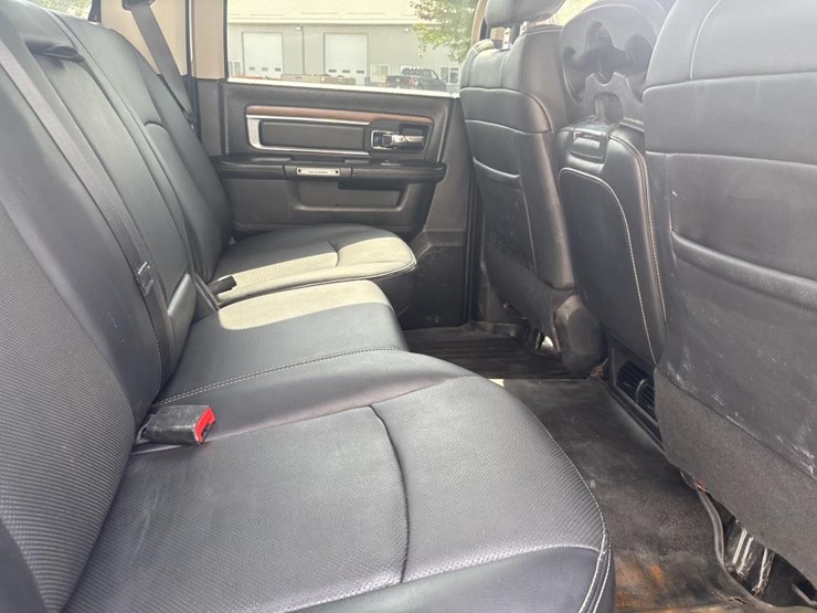 2017-dodge-ram-3500-image-31