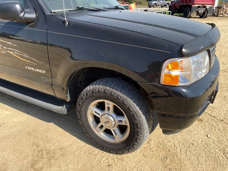 2004-ford-explorer-image-14