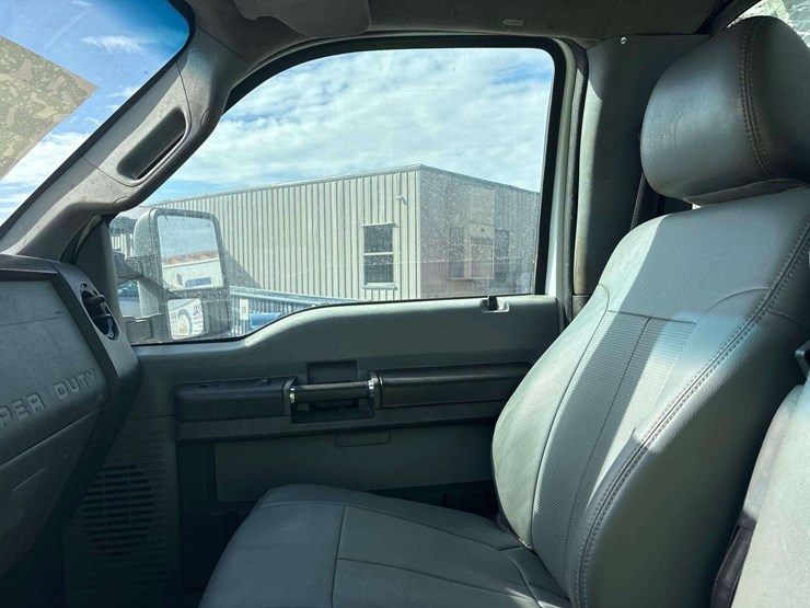2015-ford-f-550-4x4-bucket-truck-image-15