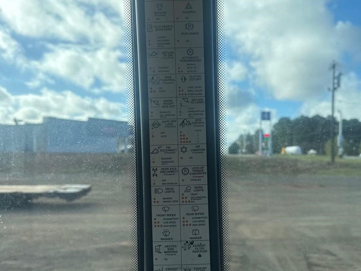 2017-deere-624kii-image-32