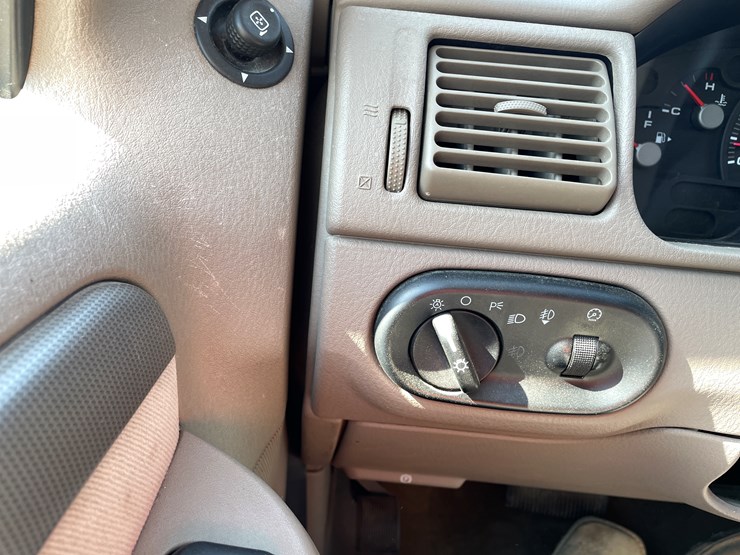 2004-ford-explorer-image-65