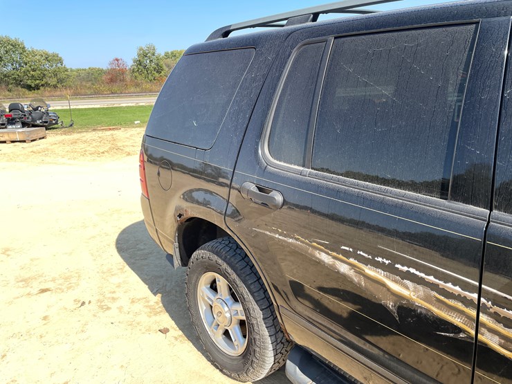 2004-ford-explorer-image-19