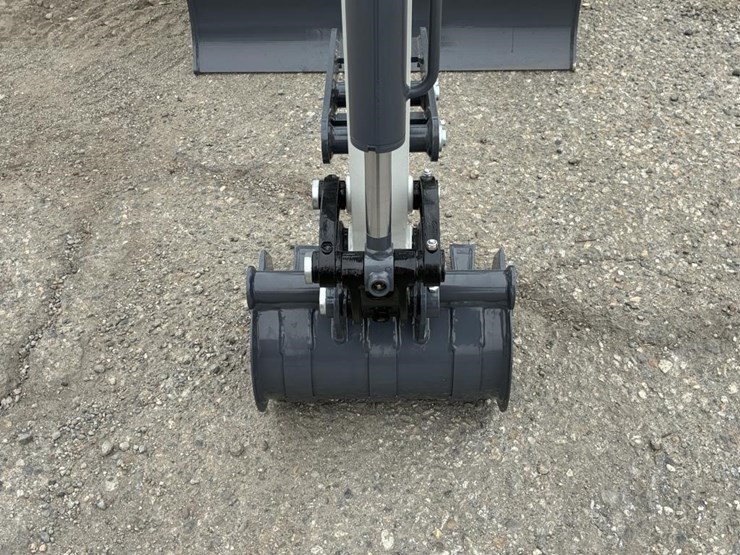 2025-bttl-et15h-6-hydraulic-excavator-image-8