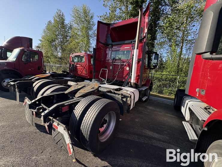 2015-volvo-vnm42t-truck-tractor-image-8
