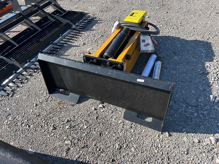 #76-•-skid-steer-hydraulic-hammer-w/-two-bits-image-3