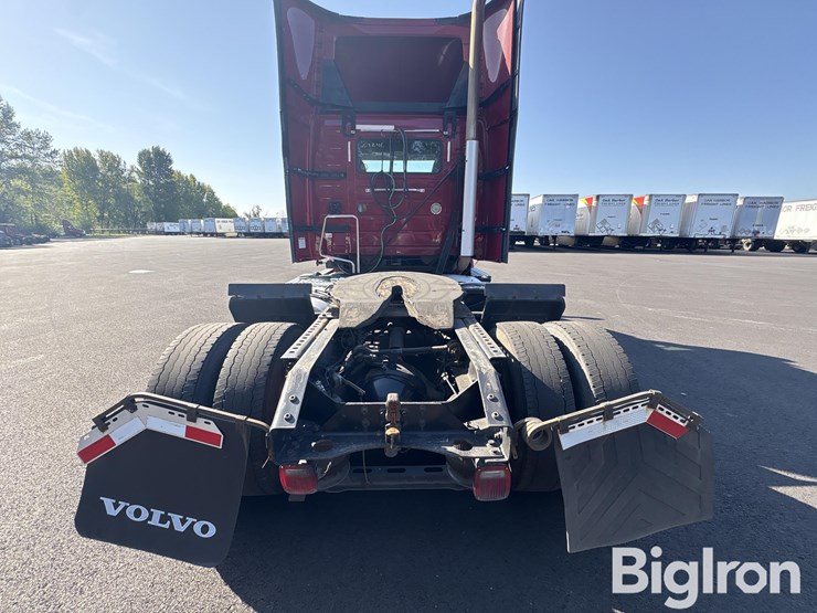 2015-volvo-vnm42t-truck-tractor-image-17