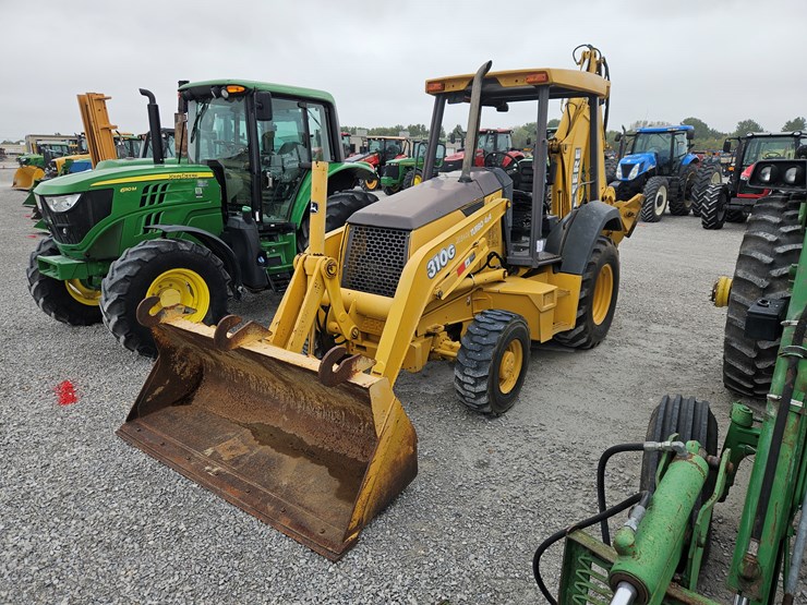deere-310g-image-1