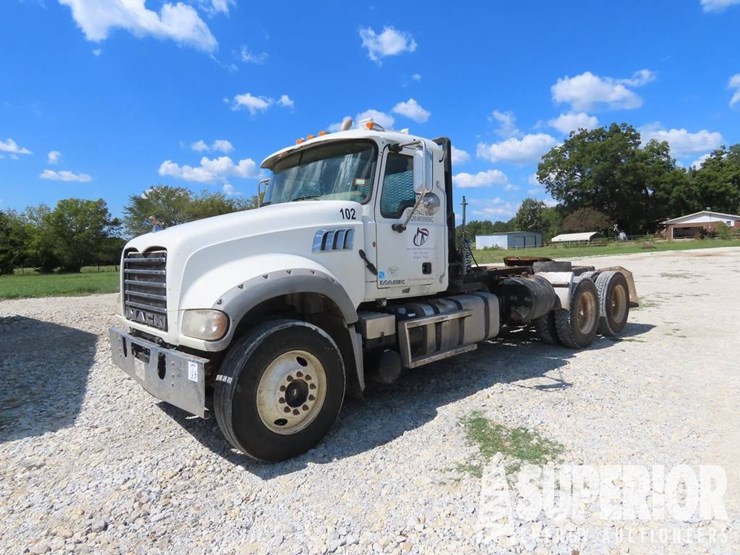 (x)-(12-8)-2011-mack-gu713-t/a-winch-truck,-vin-1m-image-1