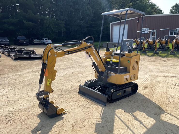 #211-•-new-rt15r-mini-excavator-image-1