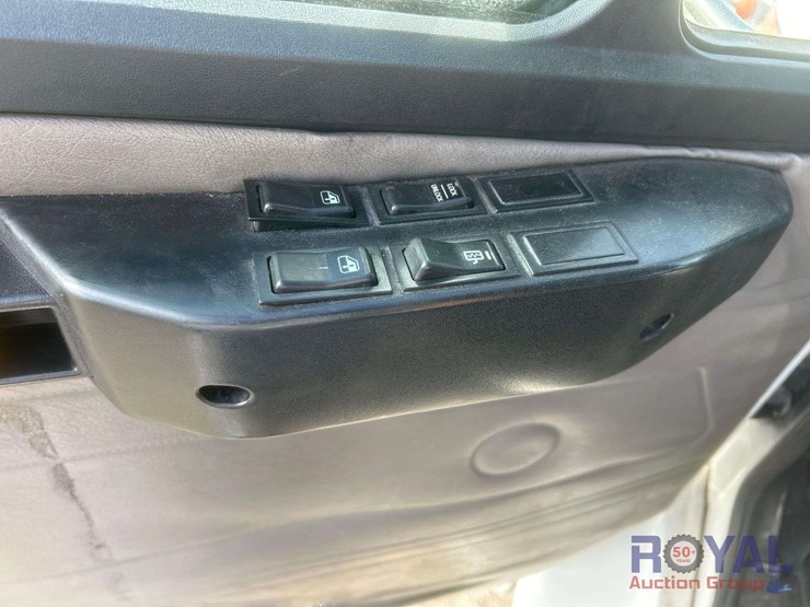 2003-freightliner-fl60-image-6