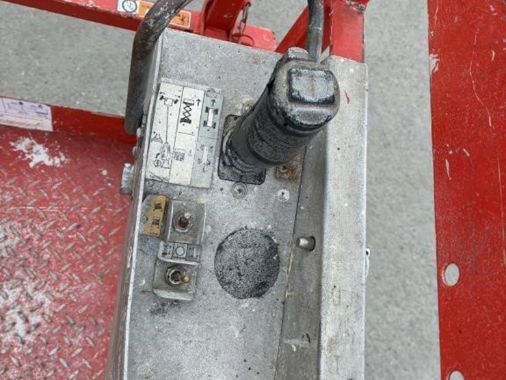 2005-skyjack-sj-3226-scissor-lift-image-10