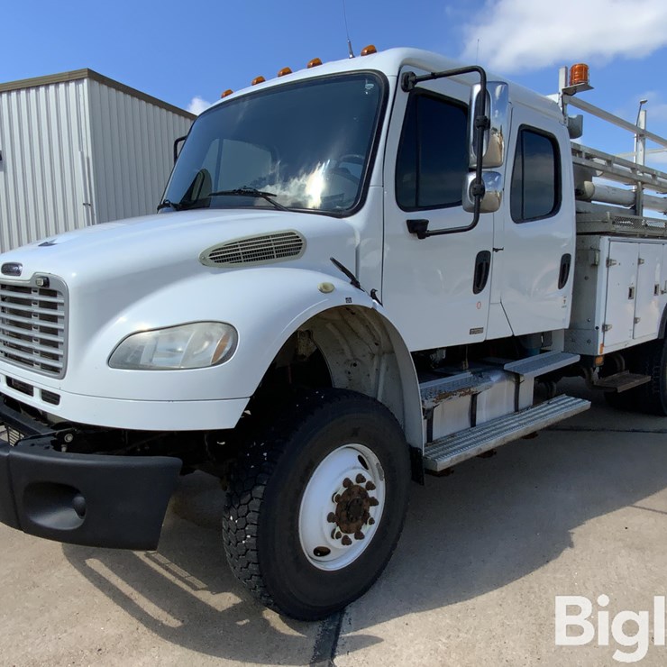 2010 Freightliner M2-106 4x4 Crew Cab Utility Truck