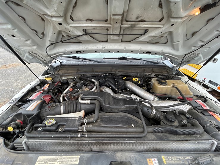 2013-ford-f550-image-14