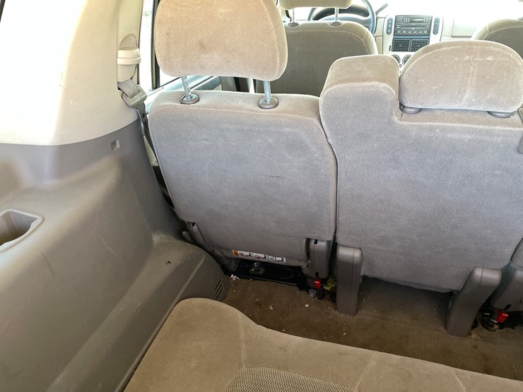 2004-ford-explorer-image-56