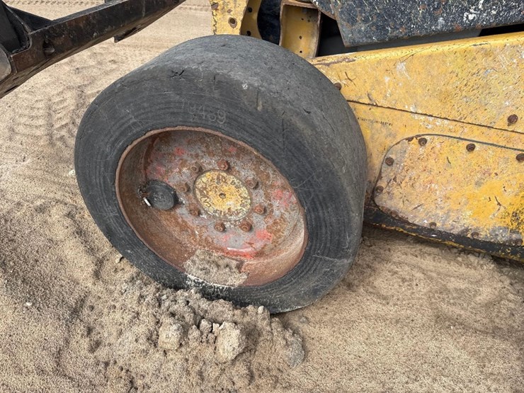 2012-caterpillar-246c-image-10