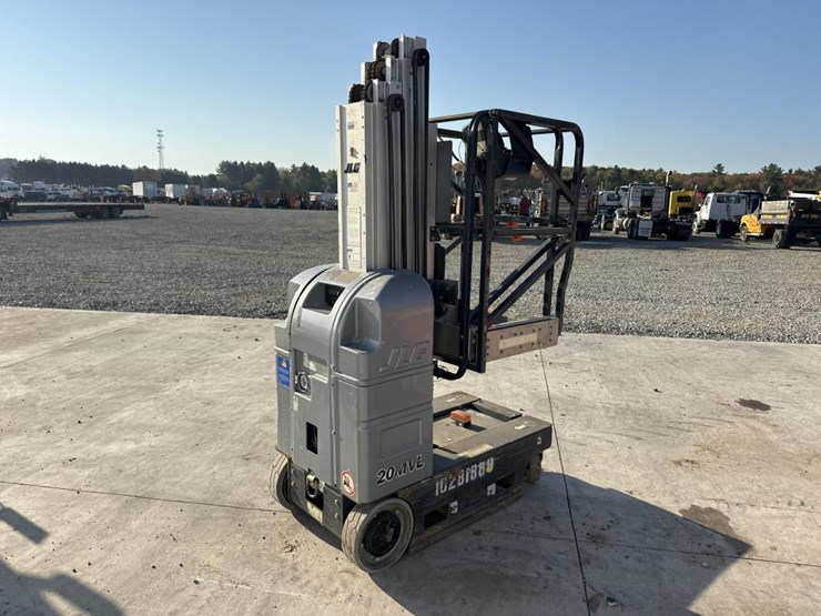 2014-jlg-20mvl-image-5