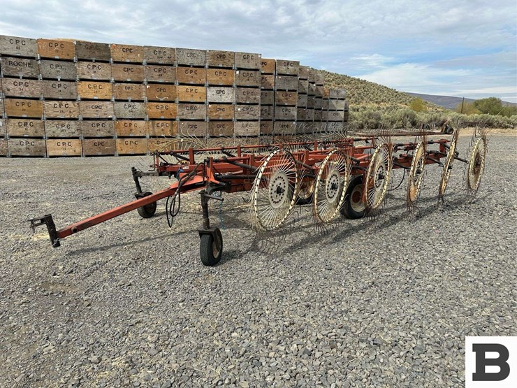 hesston-3980-image-3
