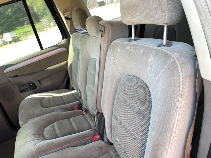 2004-ford-explorer-image-44