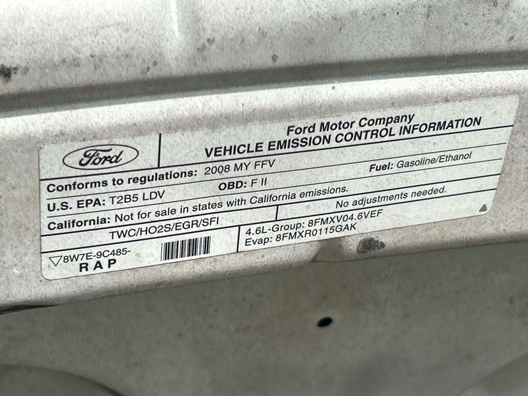 2011-ford-crown-victoria-sedan-image-10