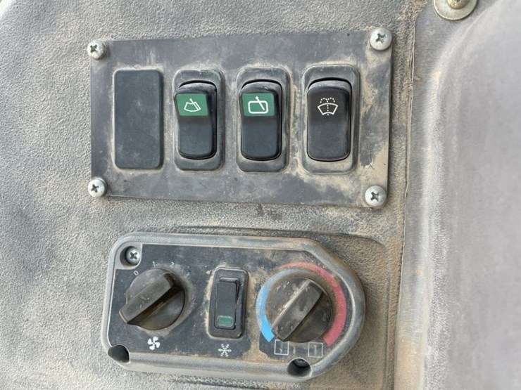 2014-volvo-sd160-vibratory-roller-image-23