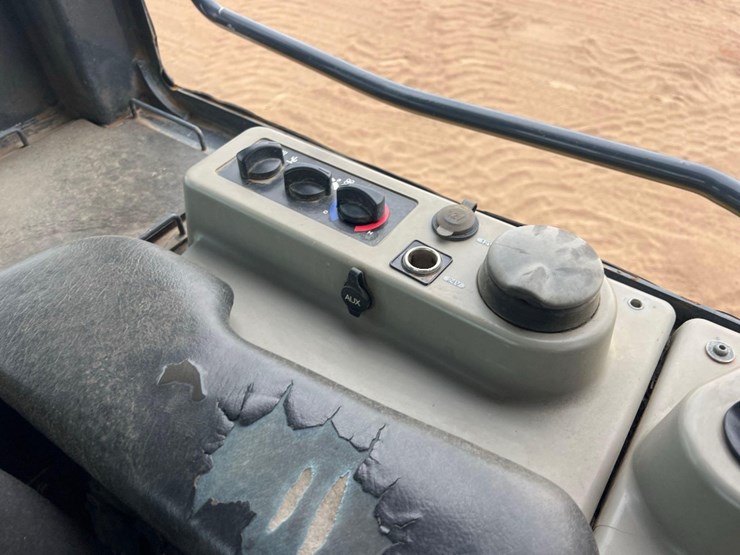 2017-komatsu-d39px-24-image-30