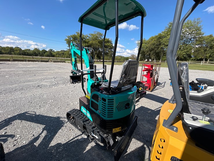 #11-•-2025-cfg-industrial-qh12r-mini-excavator-image-3