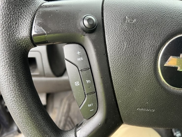 2014-chevrolet-tahoe-image-31