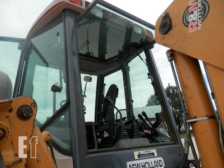 new-holland-555e-image-30