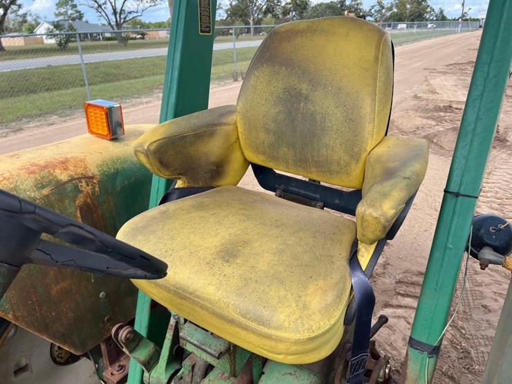 john-deere-3020-image-23