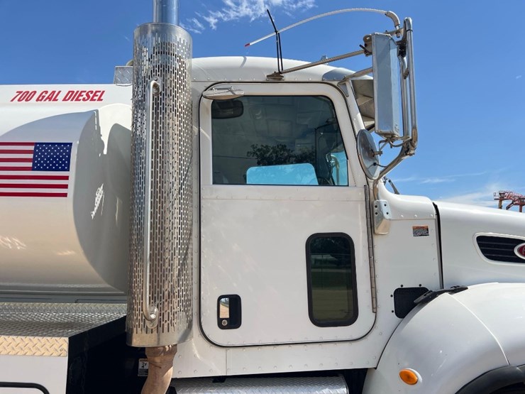 2012-peterbilt-pb348-fuel-&-lube-truck-image-36