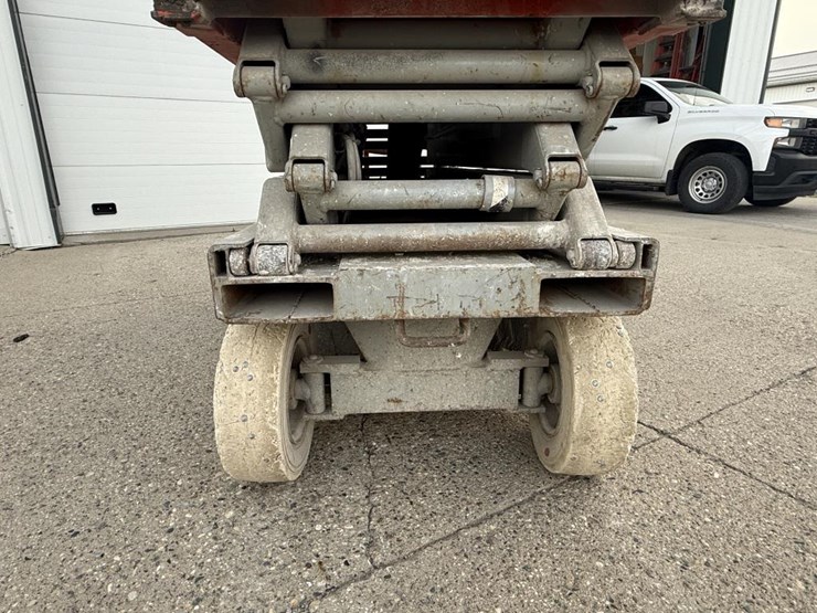 #2147-•-1996-skyjack-sj-3220-scissor-lift-image-13