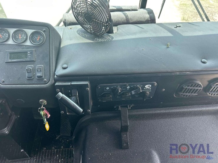 2001-blue-bird-commercial-portable-office-bus-image-10