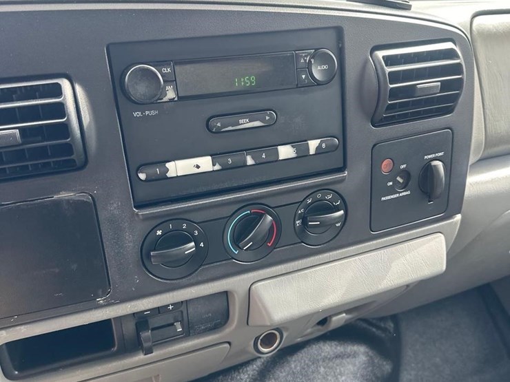 2005-ford-f450-xl-image-19