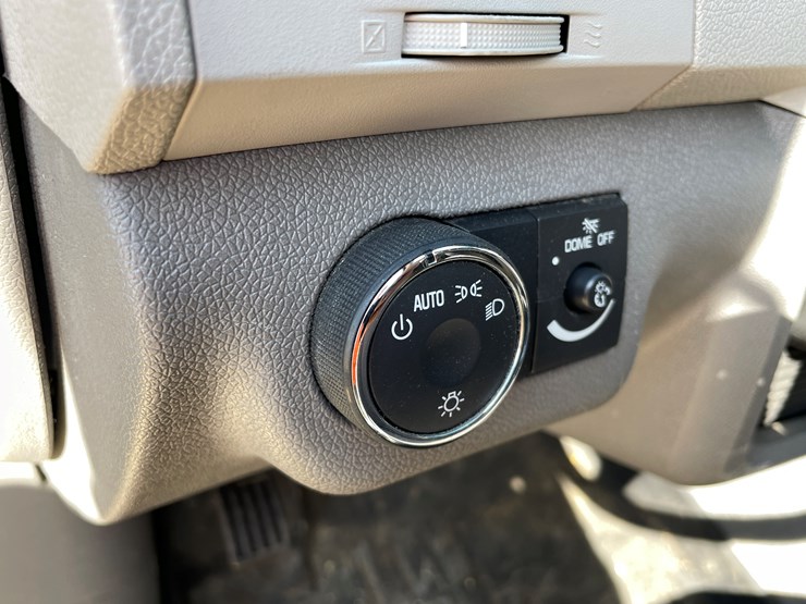 2012-chevrolet-traverse-ls-image-71