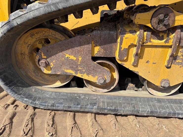 2020-caterpillar-259d3-image-19