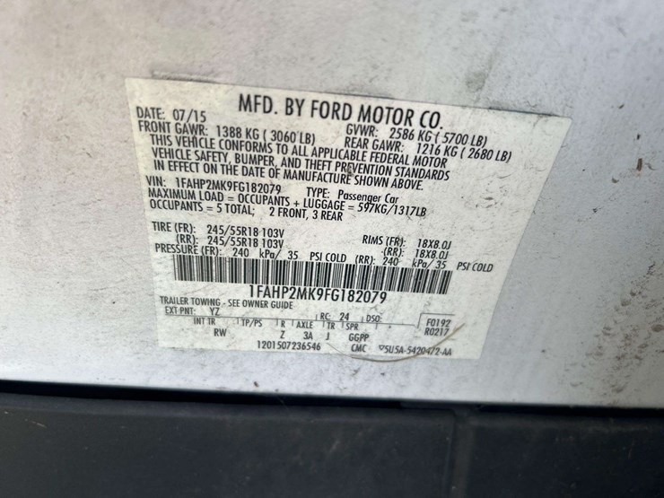 2015-ford-taurus-awd-sedan-image-5