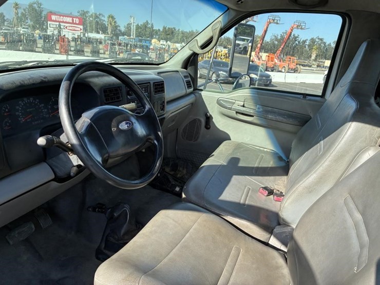 2010-ford-f650-image-12