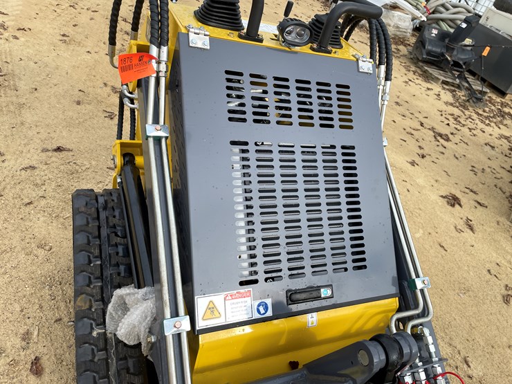 #215-•-new-landhonor-ride-on-skid-steer-loader-image-10