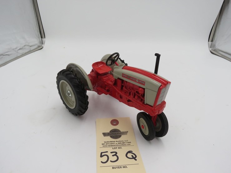 ertl-ford-901-1/16th-scale-select-o-speed-toy-tractor-image-1