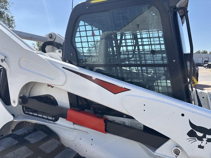 2022-bobcat-t870-image-13