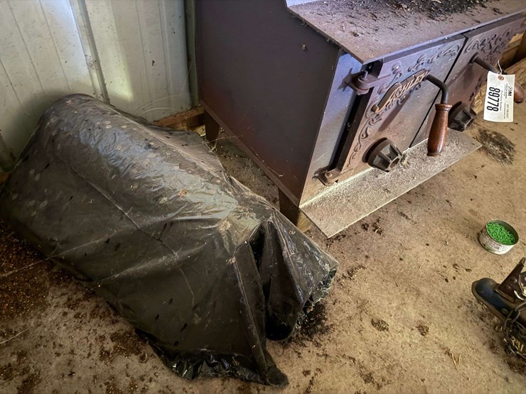 vintage-cast-iron-wood-stove-image-6
