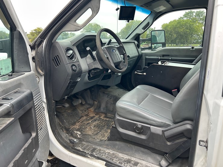 2013-ford-f550-image-11