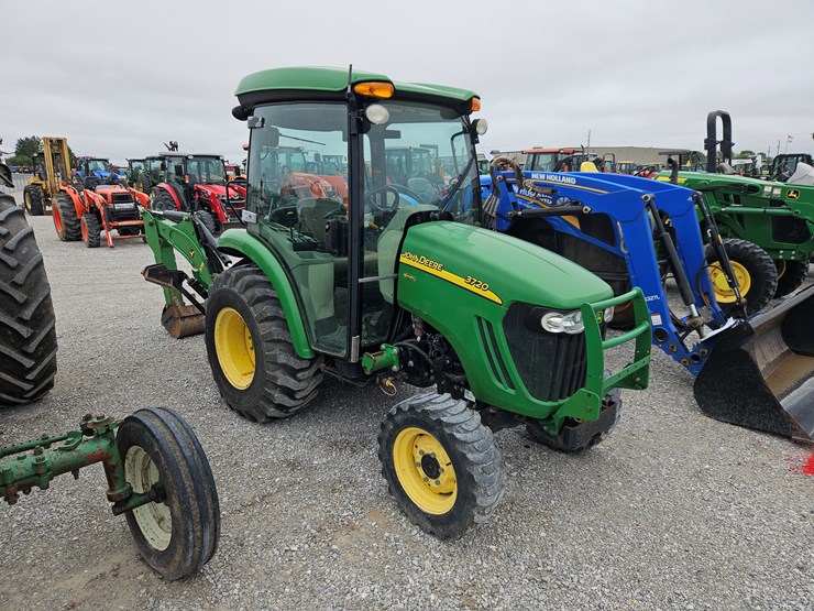 2011-john-deere-3720-image-23