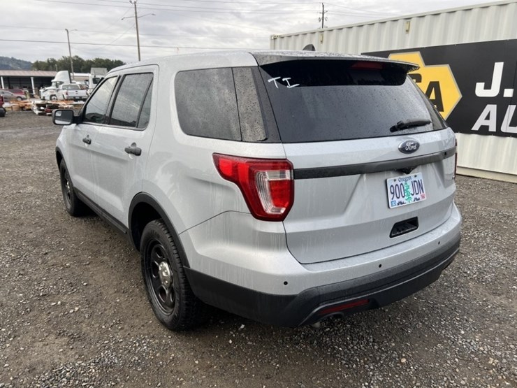 2017-ford-explorer-image-6