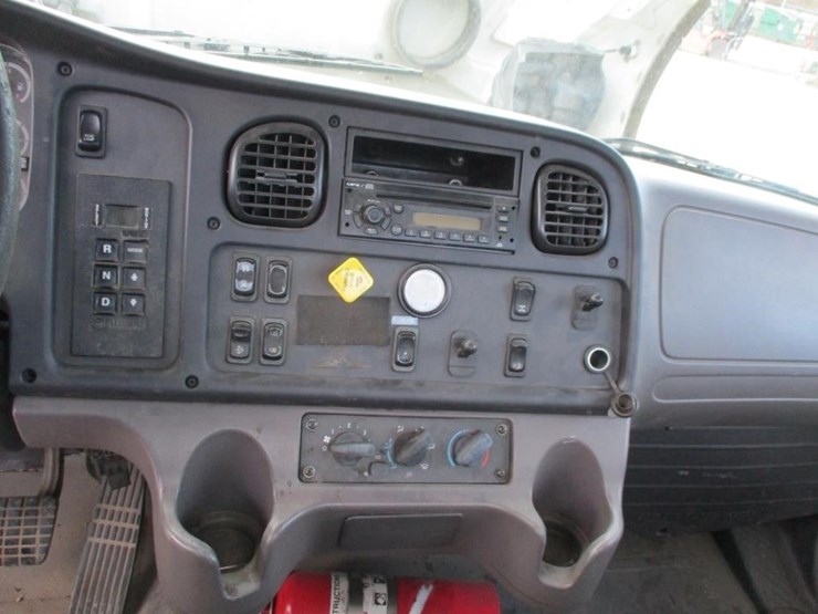 2008-freightliner-business-class-m2-106-image-10