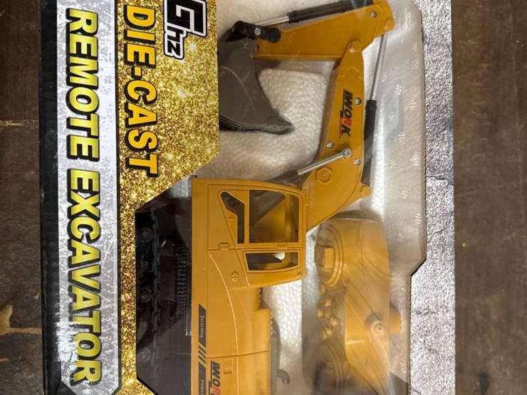 unused-toy-die-cast-remote-controlled-excavator-image-1
