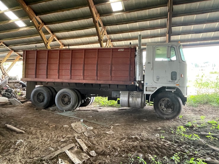 #4485-•-1981-international-cof-9670-grain-truck-(no-title)-image-4
