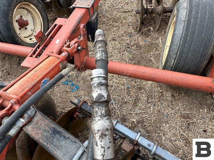 hesston-2420-image-12