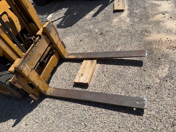 hyster-straight-mast-forklift-image-7