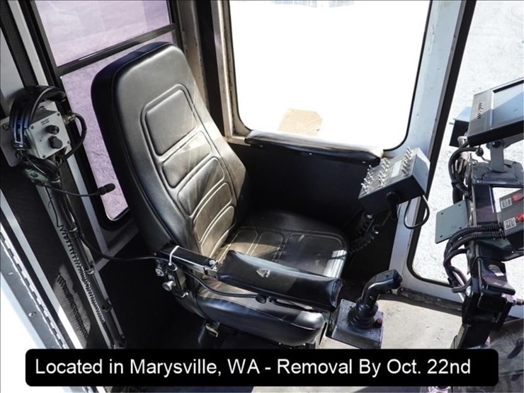 2009-peterbilt-pb320-image-15